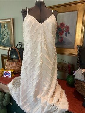 H&M Women’s Beige flounce-trimmed dress features diagonal fringe rows SZ Large